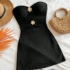 Naisten olkaimeton minimekko metallinapeilla veistetty tilkkutäkki ja teksturoitu kangas, joka sopii lomamusiikkifestivaaleille Boho-juhlakokoukseen ja iltapäivätee-lomaasuihin Naisten rave-festivaaliasut